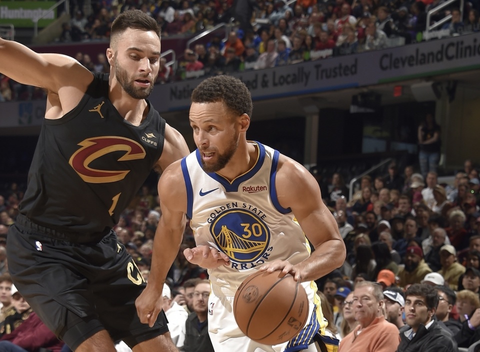 雷火电竞入驻-包含勇士强势黄蜂，萨姆·米切尔统治全场的词条