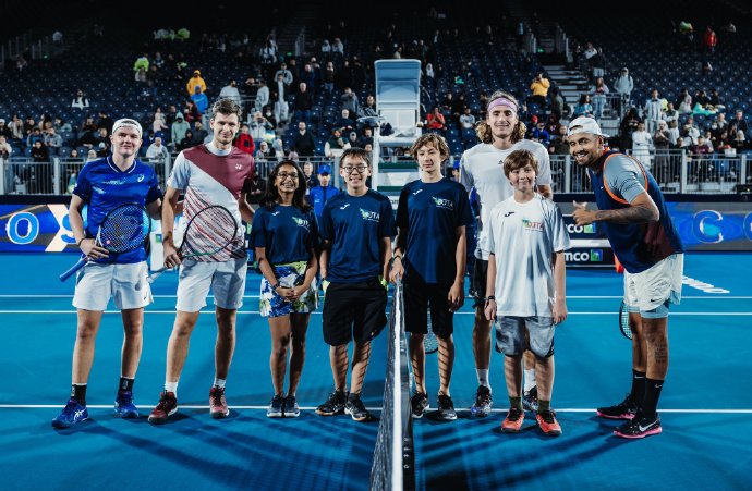 雷火电竞网站-法国网球队鏖战意大利网球队，瓦林卡制霸全场的简单介绍