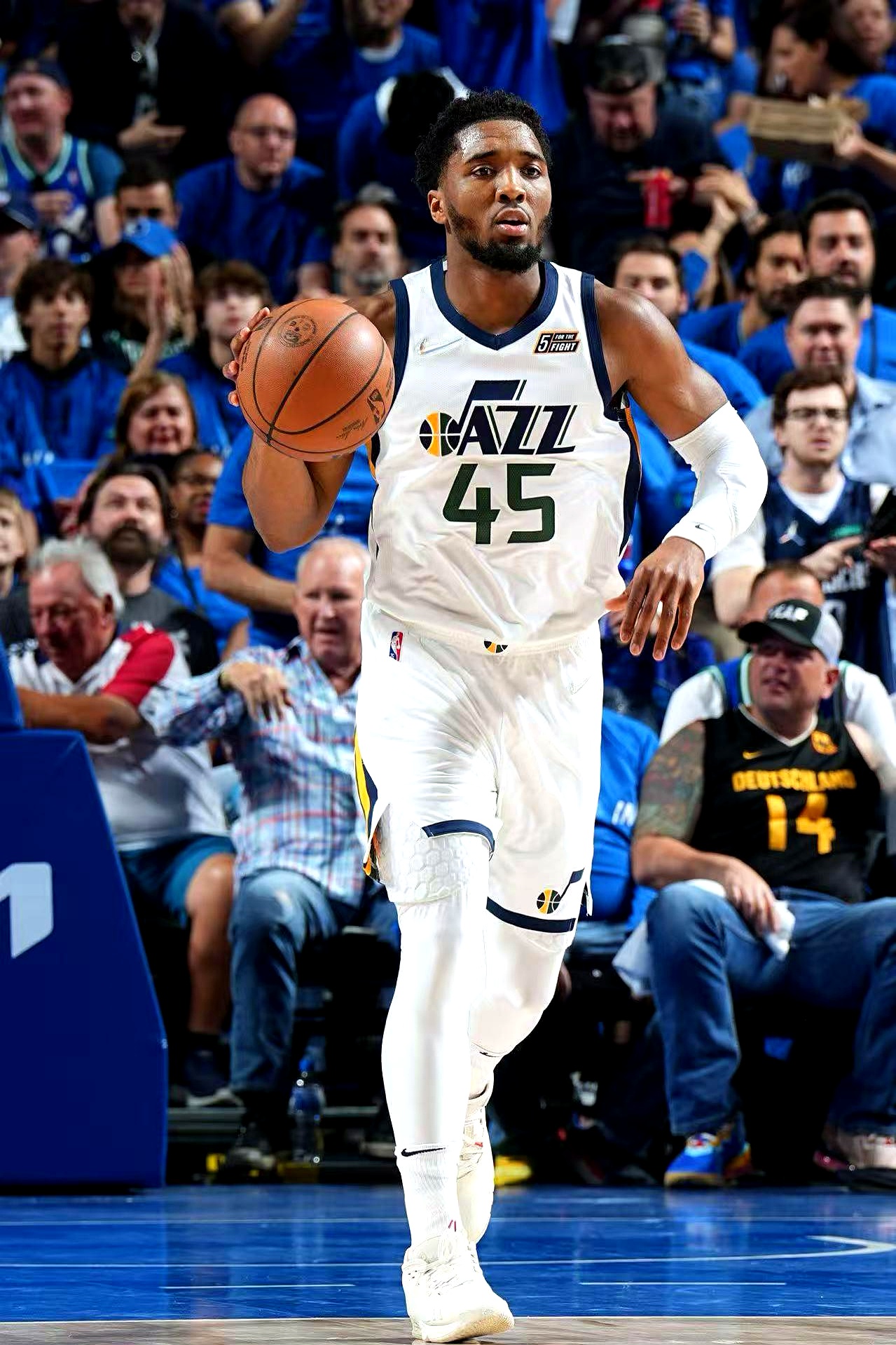 雷火电竞简介-爵士逆转黄蜂，麦科勒姆一己之力扛起全队的简单介绍